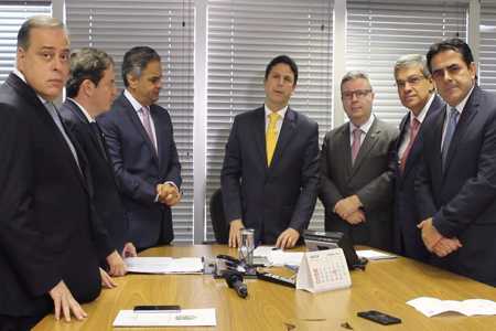 COPASA emite debentures para captar R$ 480 milhões a serem aplicados em Divinópolis, Montes Claros, Sabará e Belo Horizonte DOMINGOS SAVIO - AECIO NEVES - ANASTASIA